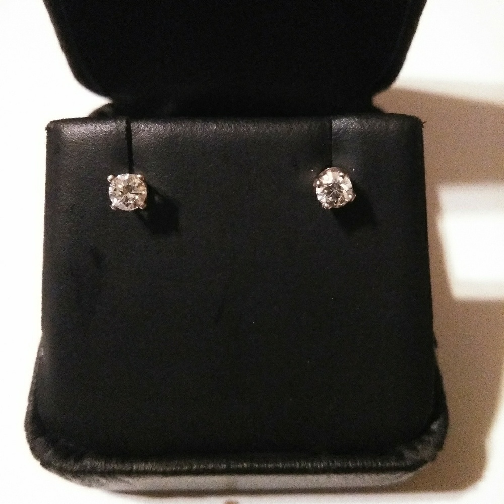 14k white gold diamond earrings .30ct .15ct each o